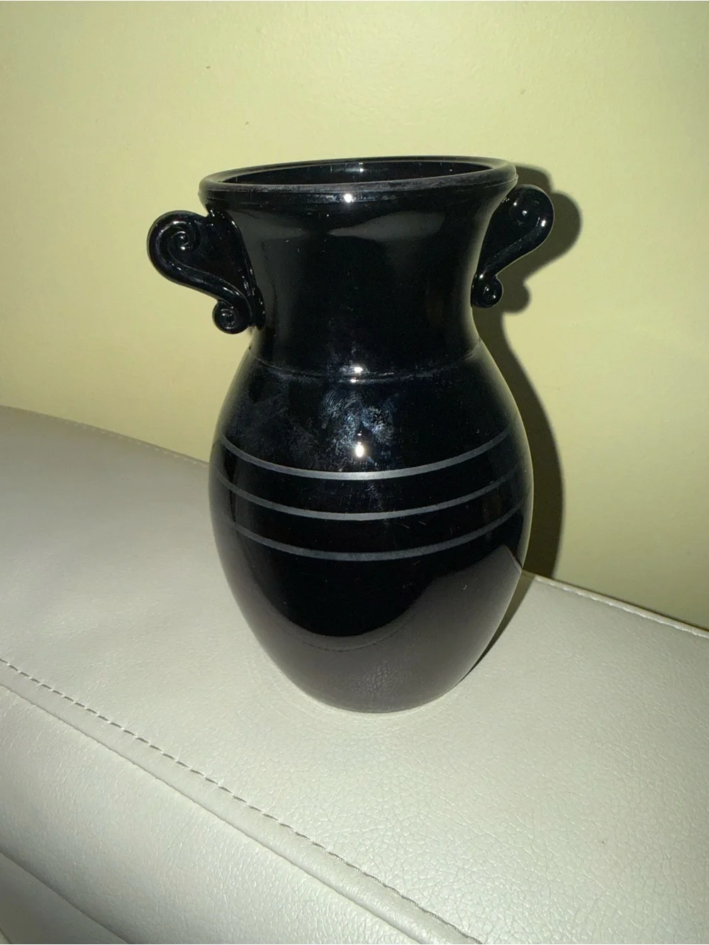 Glossy Black amethyst Decorative Vase